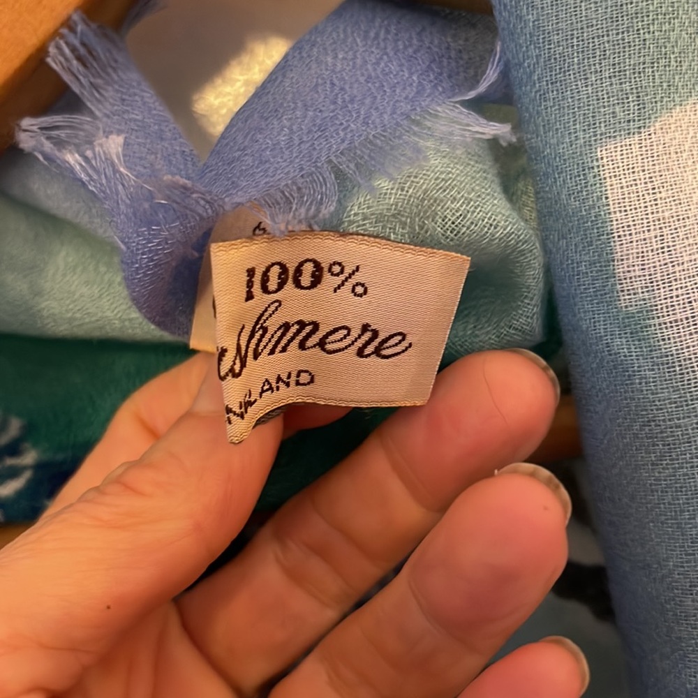 Cashmere Wrap. Made in England - Picture 5 of 5
